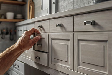 kitchen_remodeling_installation_of_surfaces_and_cabinetry